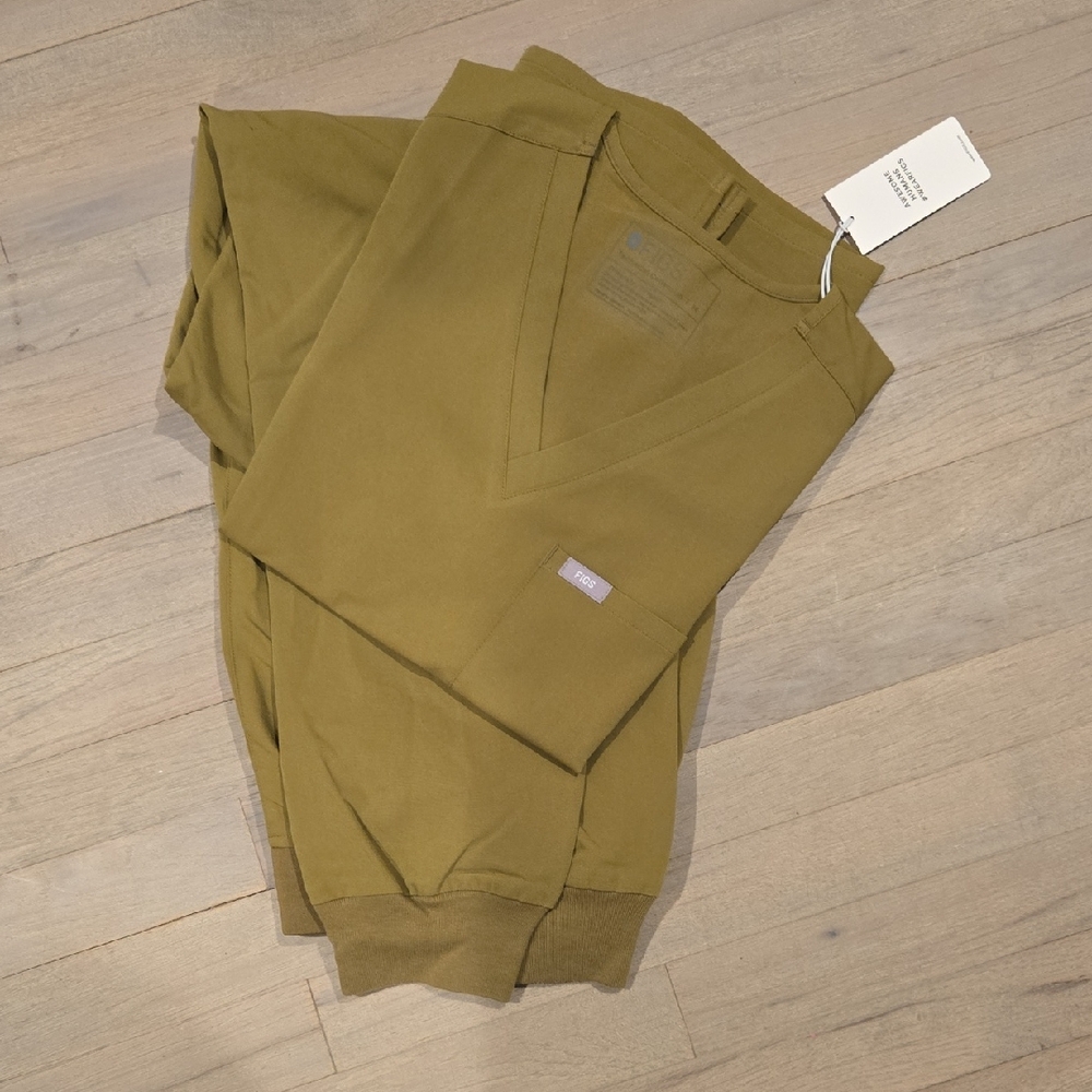 Figs Olive Scrub Set Large